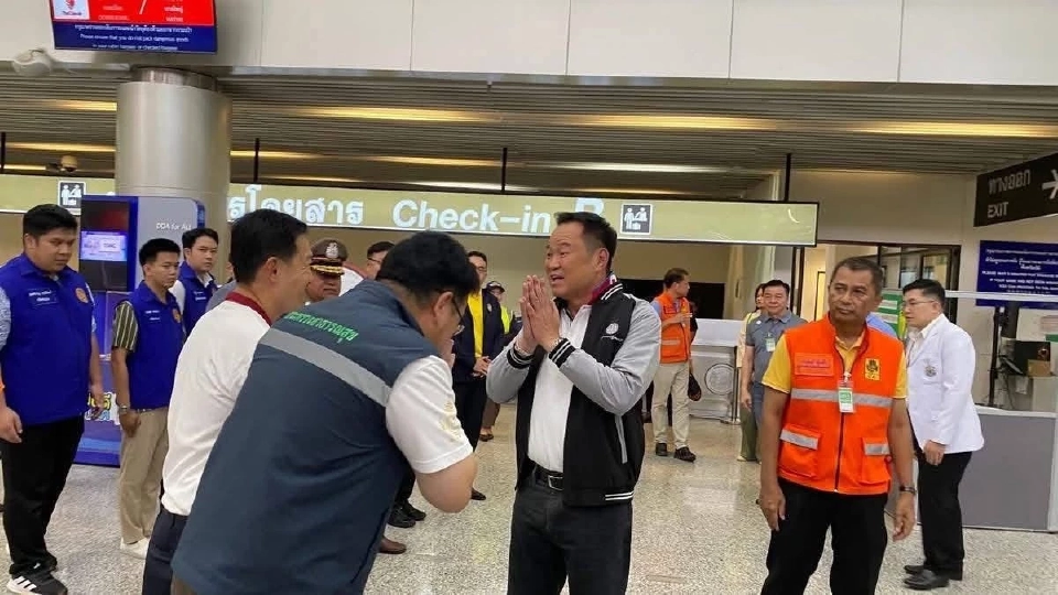 อนุทิน’ ขับเครื่องบินส่วนตัวปฏิบัติภารกิจ “หัวใจติดปีก” ที่ อุดรธานี