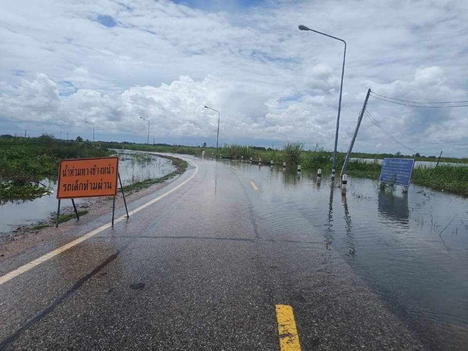 น้ำท่วม 22 จังหวัด กรมทางหลวงชนบท เปิด 16 เส้นทางปิดถนน รถผ่านไม่ได้