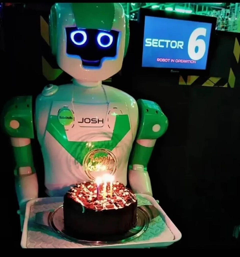 ตลาดหุ่นยนต์บริการไทยชะลอตัว คาดมูลค่า 2.14 พันล้านบาท