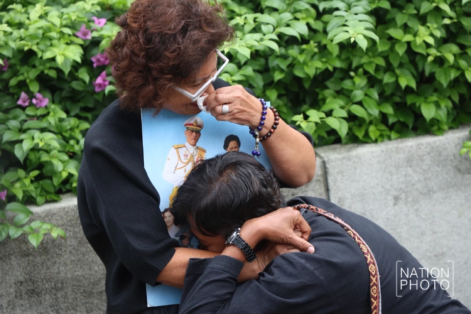 ประชาชนร่วมถวายความอาลัยแด่สมเด็จพระนางเจ้าสิริกิติ์ พระบรมราชชนนีพันปีหลวง