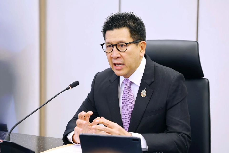 นายเอกนิติ นิติทัณฑ์ประภาศ รองนายกรัฐมนตรีและรัฐมนตรีว่าการกระทรวงการคลัง