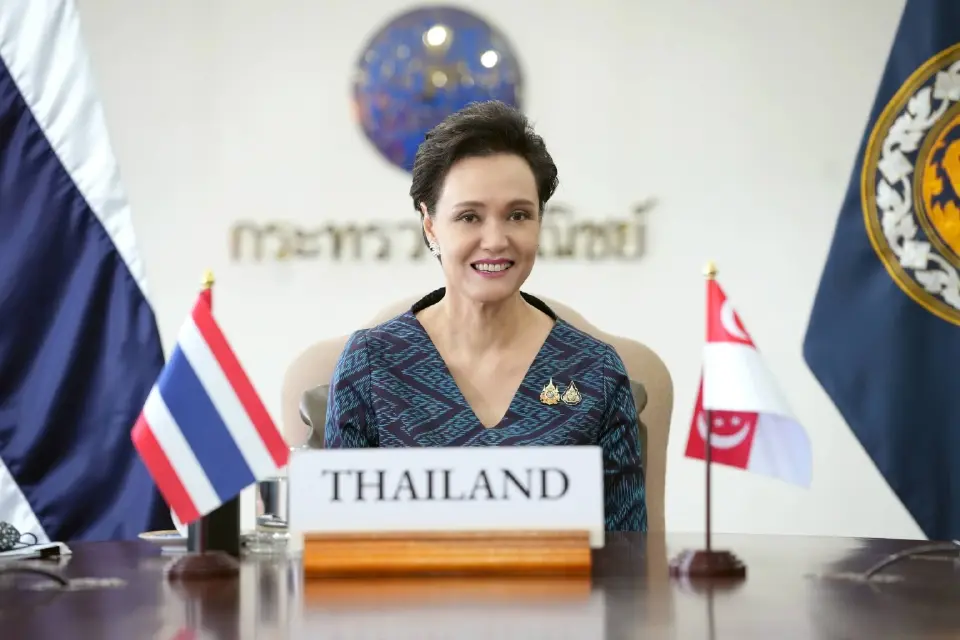 นางศุภจี สุธรรมพันธุ์ รัฐมนตรีว่าการกระทรวงพาณิชย์ 