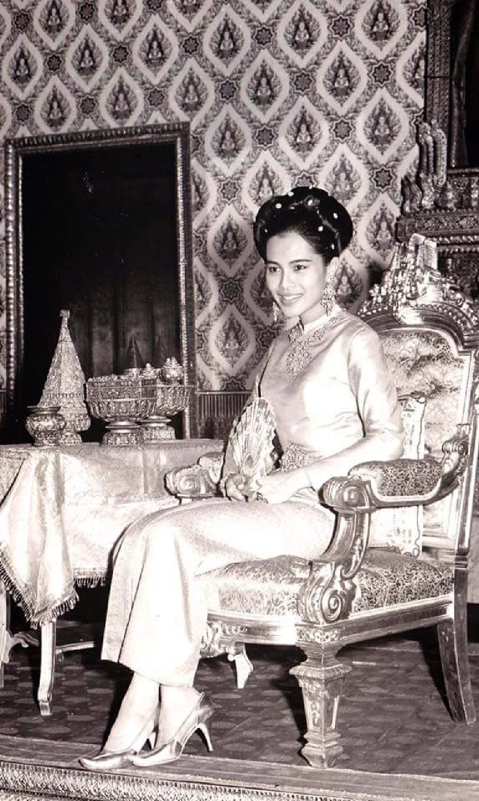 ชุดไทยบรมพิมาน