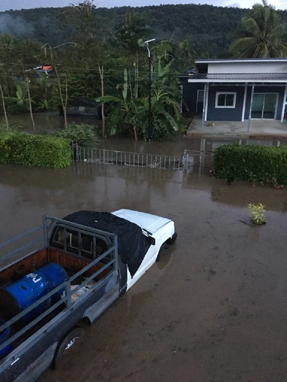 สถานการณ์อุทกภัยในพื้นที่ภาคเหนือ ภาคกลาง ภาคตะวันออกเฉียงเหนือ และภาคตะวันออก รวม 15 จังหวัด