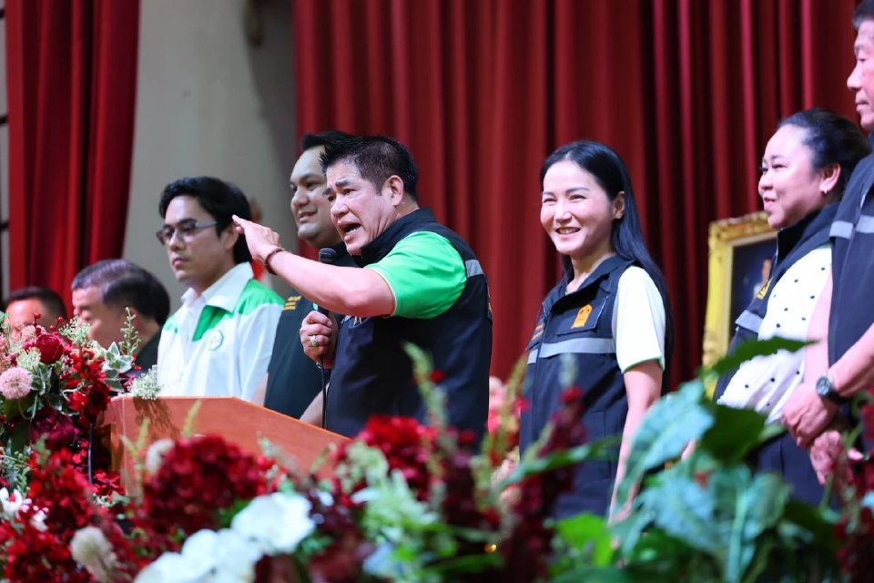 “ธรรมนัส-นฤมล”เยี่ยมโรงเรียนนนทบุรี เร้งสร้างขวัญกำลังใจครู