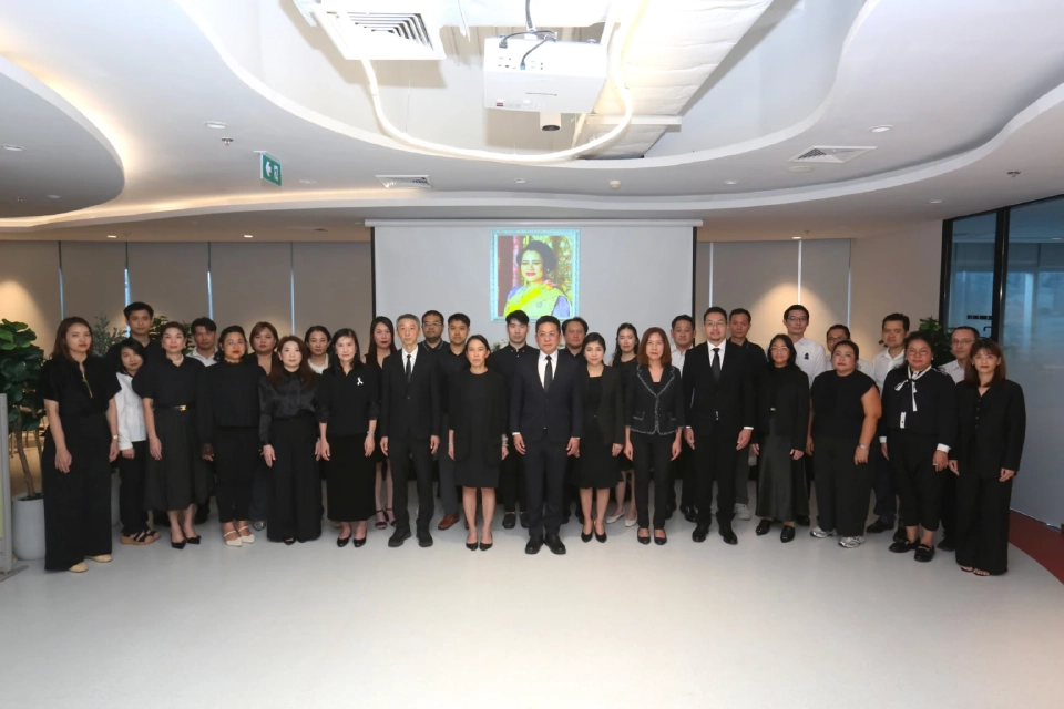 ศูนย์การค้าโรบินสันไลฟ์สไตล์ ร่วมถวายความอาลัยแด่ 'สมเด็จพระพันปีหลวง'