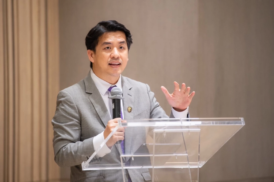 ดร.ธีระพล ถนอมศักดิ์ยุทธ ประธานคณะผู้บริหาร ด้านความยั่งยืนองค์กรและการพัฒนากลยุทธ์ เครือเจริญโภคภัณฑ์