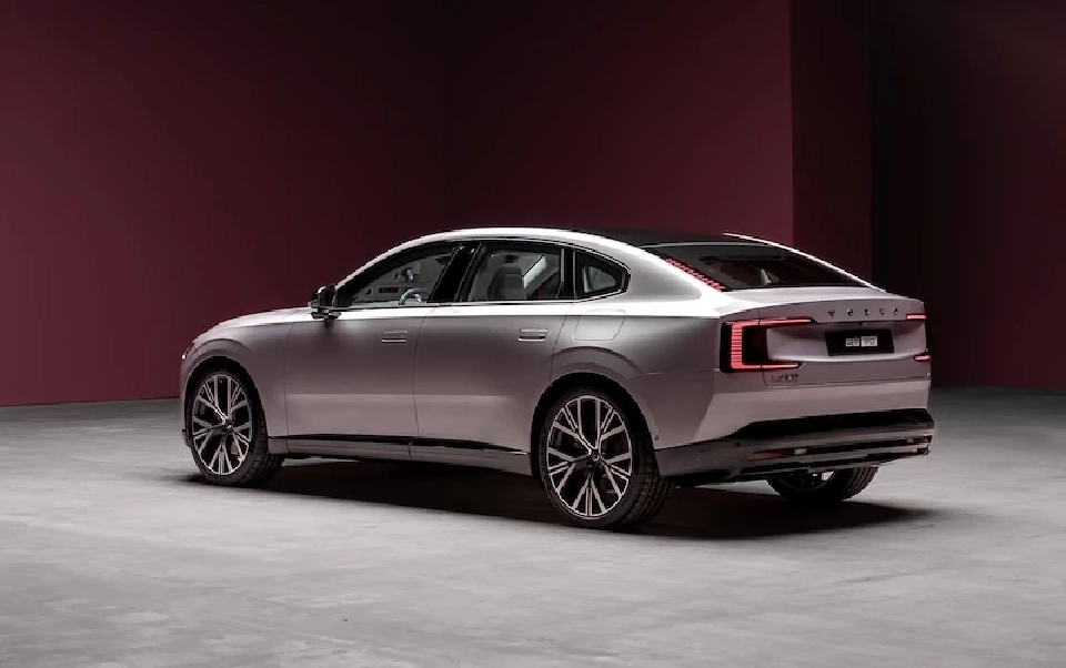 Volvo ES90 ราคา 2.99 ล้านบาท 