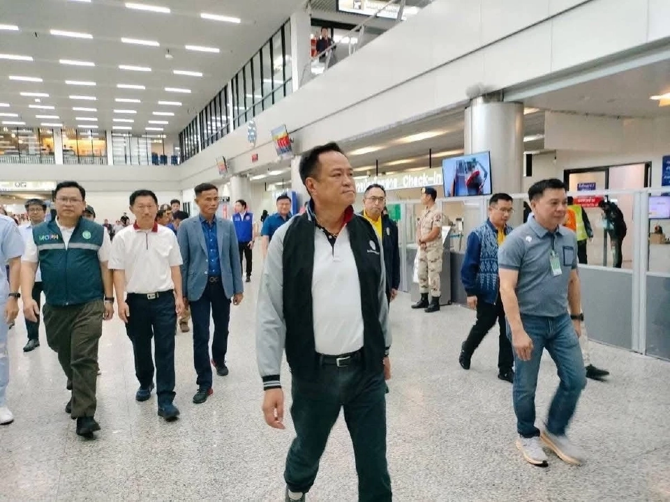 อนุทิน’ ขับเครื่องบินส่วนตัวปฏิบัติภารกิจ “หัวใจติดปีก” ที่ อุดรธานี