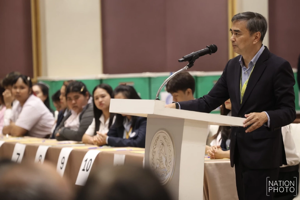 ‘อภิสิทธิ์ เวชชาชีวะ’ คัมแบ็ก เปิดใจ ‘ผมต้องชดใช้หนี้พรรคประชาธิปัตย์’