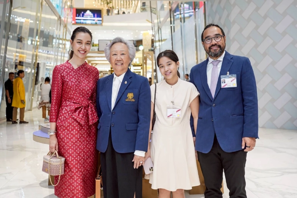 ไอคอนสยาม จัดนิทรรศการ \'คิดถึงสมเด็จย่า\' เส้นทางแม่ฟ้าหลวง-สานต่อปณิธาน