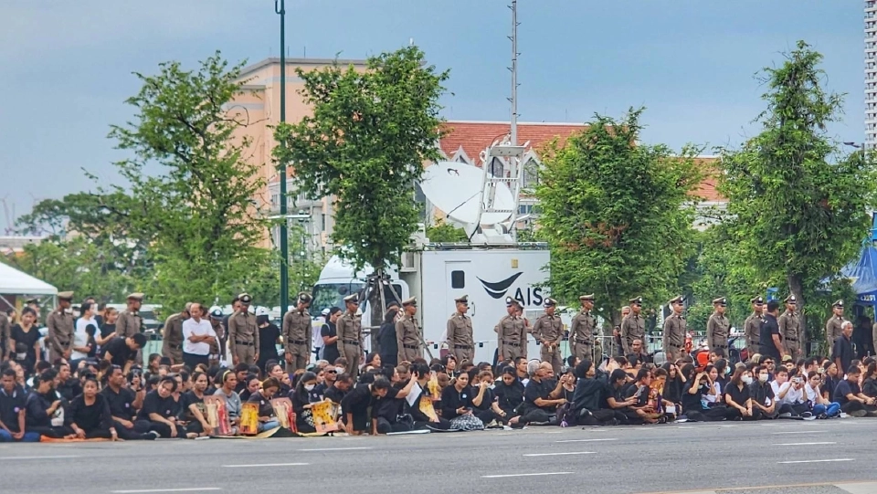 AIS ร่วมถวายความอาลัย “สมเด็จพระพันปีหลวง” ขยายสัญญาณมือถือ 