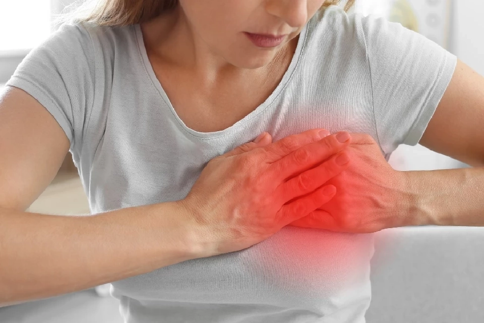 อย่าชะล่าใจ! มะเร็งเต้านมเกิดได้ทุกวัย แม้หน้าอกเล็กก็เสี่ยงได้