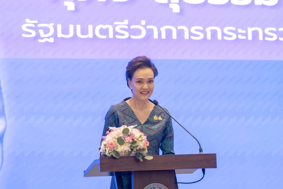 นางศุภจี สุธรรมพันธุ์ รัฐมนตรีว่าการกระทรวงพาณิชย์