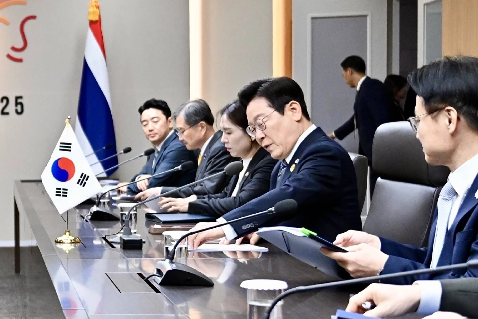 นายกรัฐมนตรี ทวิภาคีกับนายอี แช มย็อง ประธานาธิบดีเกาหลีใต้