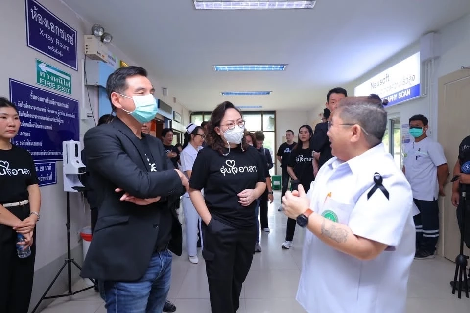 ‘AIS’ มอบเงิน 6.2 ล้านบาท ให้โรงพยาบาลเขาย้อย จ.เพชรบุรี