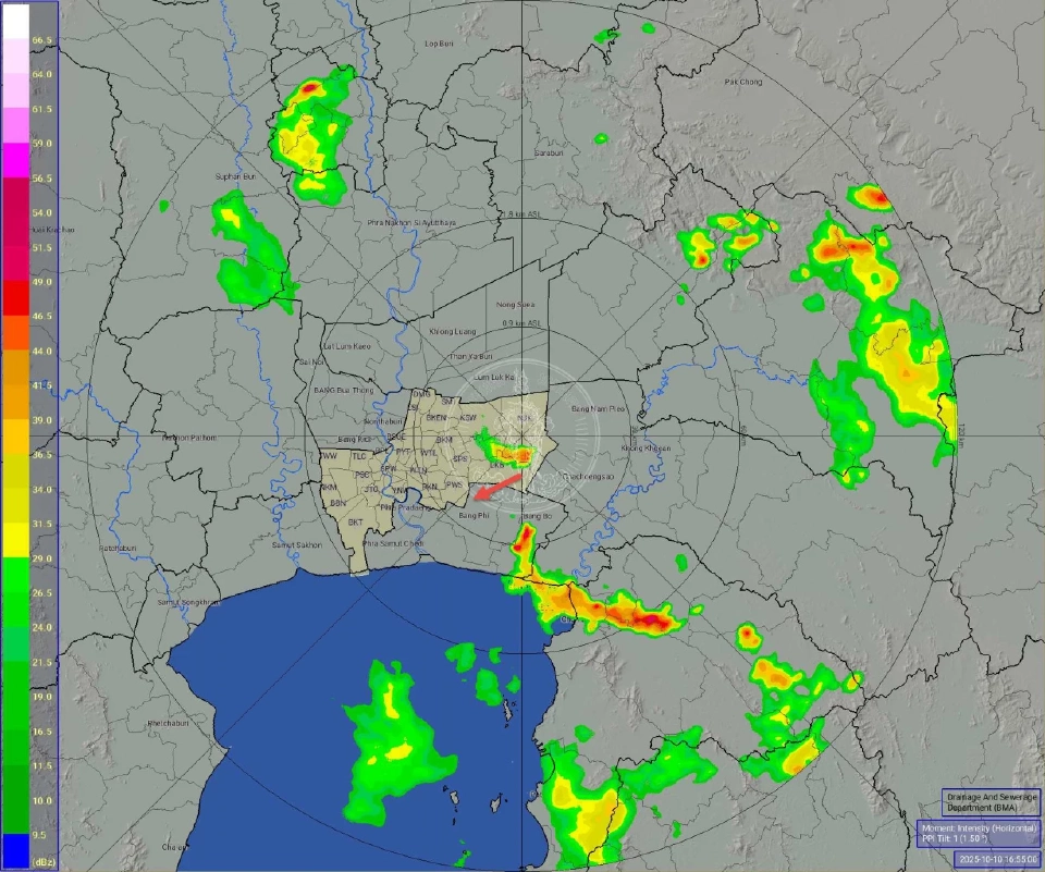ศูนย์ป้องกันน้ำท่วม กรุงเทพมหานคร รายงานว่าเมื่อเวลา 17.00 น. พื้นที่ กทม. ฝนเล็กน้อย