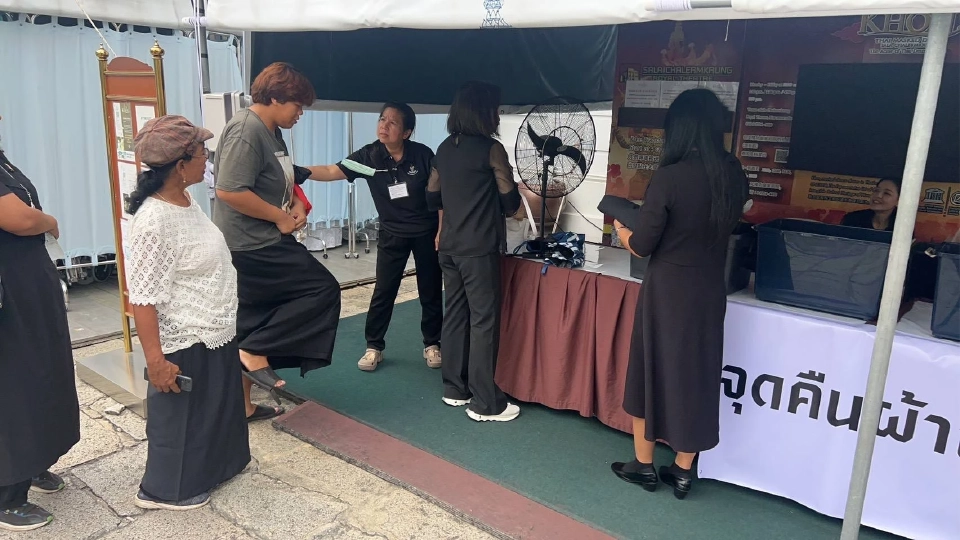 กทม.มีบริการให้ยืมผ้าถุง สำหรับสุภาพสตรีโดยกรุงเทพมหานคร 