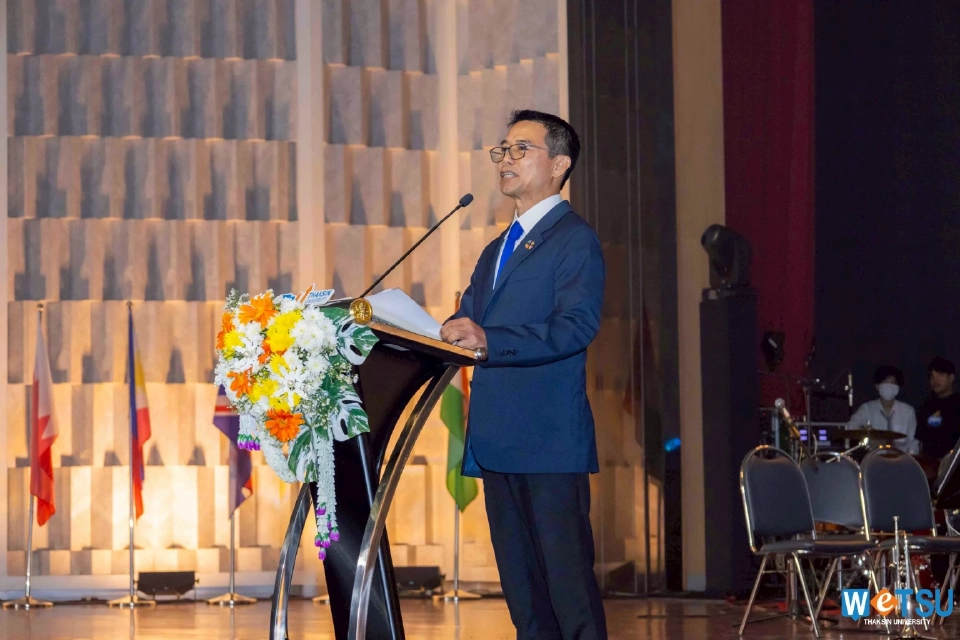 รองศาสตราจารย์ ดร.ณฐพงศ์ จิตรนิรัตน์ อธิการบดีมหาวิทยาลัยทักษิณ