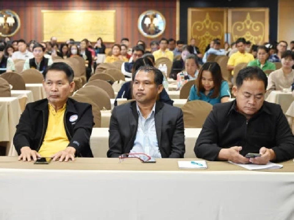 โคนมเดือด! ชุมนุมฯ แฉ`สหกรณ์-ศูนย์นม` ถูกเทน้ำนมดิบทิ้ง หวังช้อนซื้อราคาถูก