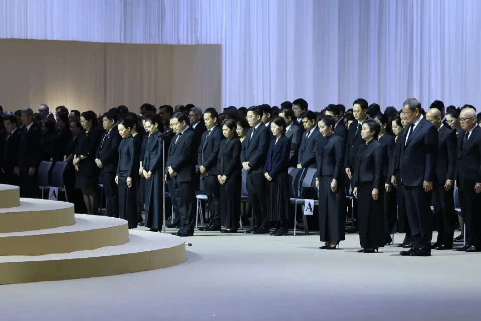 ไทยเบฟ-กลุ่มทีซีซี น้อมถวายความอาลัย 'สมเด็จพระพันปีหลวง'