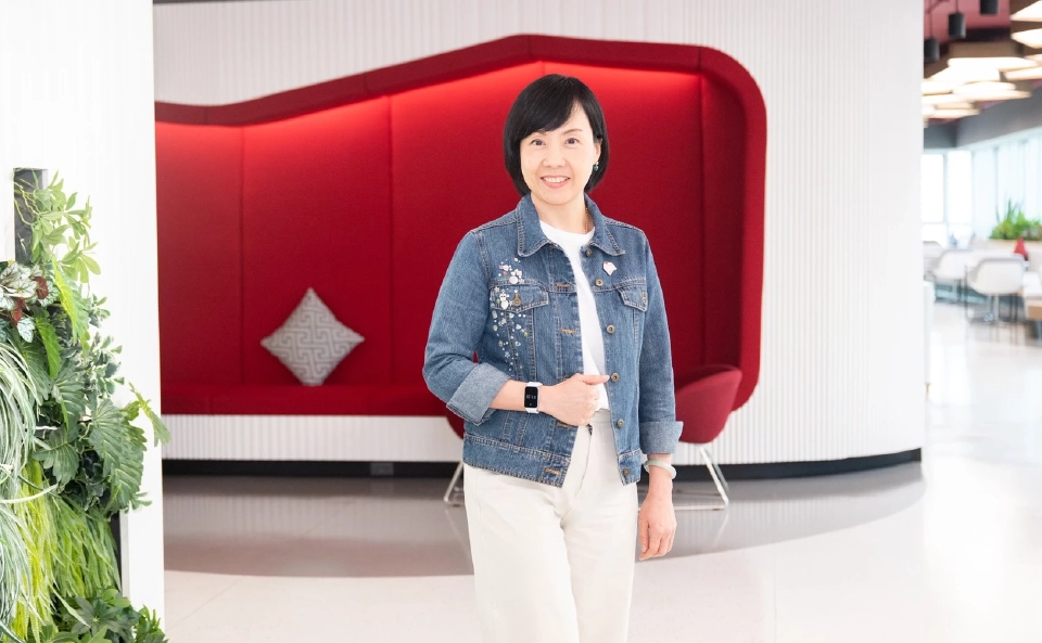 นางสาว เนาวรัตน์ กีรติเกษมสุข 