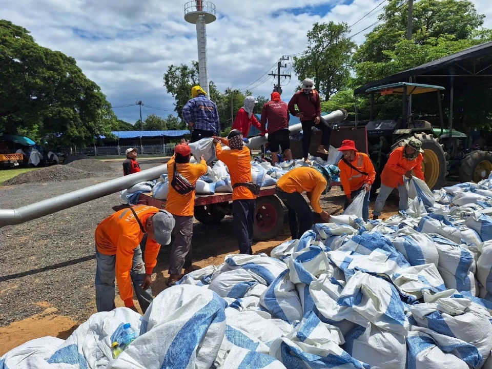 น้ำท่วมหนัก ‘ทางหลวง’ สั่งซ่อมถนน ช่วยผู้ประสบภัย 3 จังหวัด