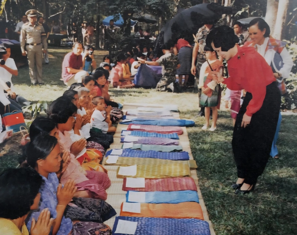 สมเด็จพระนางเจ้าสิริกิติ์ พระราชชนนีพันปีหลวง พระมารดาแห่งไหมไทย