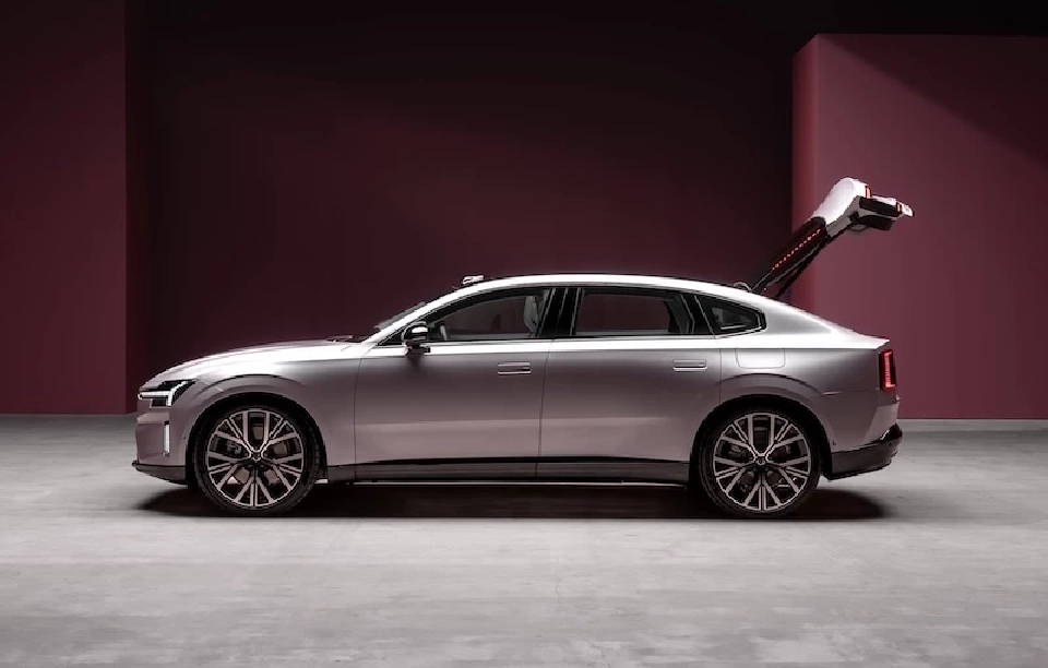 ตลาดรถหรูซึม วอลโว่ เสริมทัพ EV รุ่นใหม่ ยังไม่เคาะขึ้นราคาปี ’69