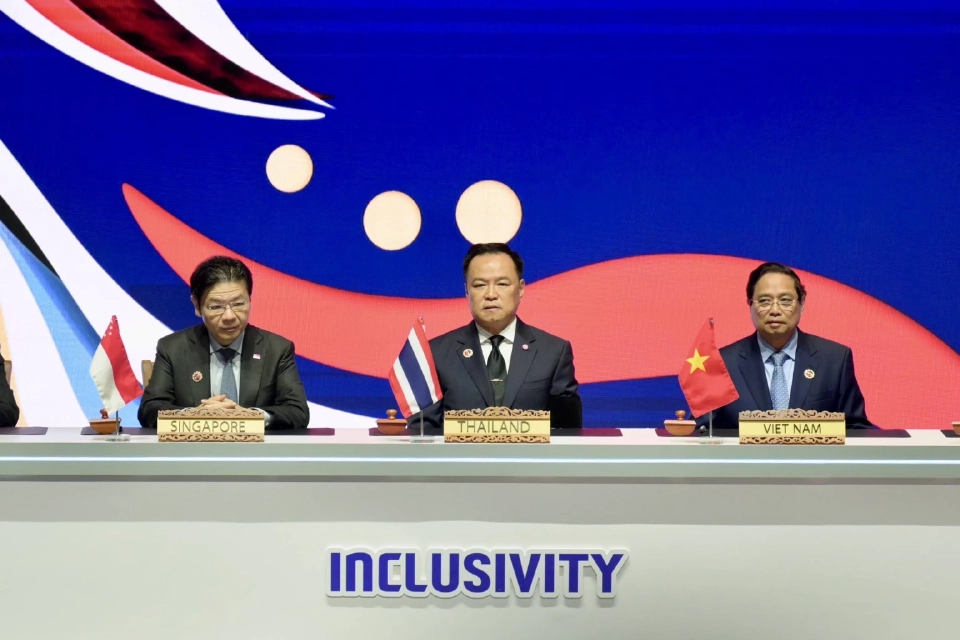 นายอนุทิน ชาญวีรกูล นายกรัฐมนตรีและรัฐมนตรีว่าการกระทรวงมหาดไทย เข้าร่วมและกล่าวถ้อยแถลงในการประชุมสุดยอดอาเซียน ครั้งที่ 47 แบบเต็มคณะ