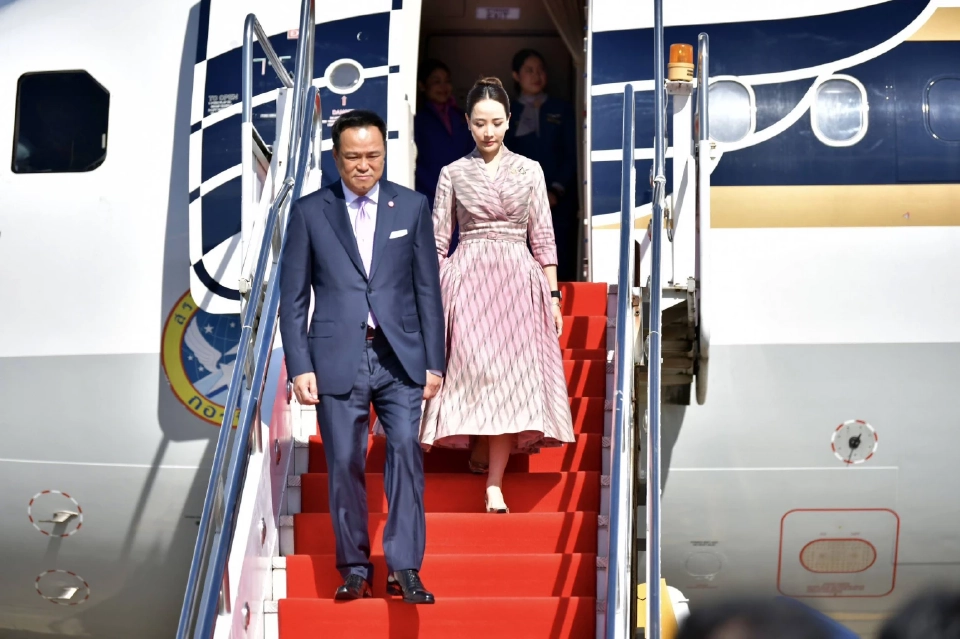 นายกฯ ถึง สปป.ลาว เตรียมหารือเต็มคณะ ครั้งแรก นัดคุยทีมไทยแลนด์-เอกชน