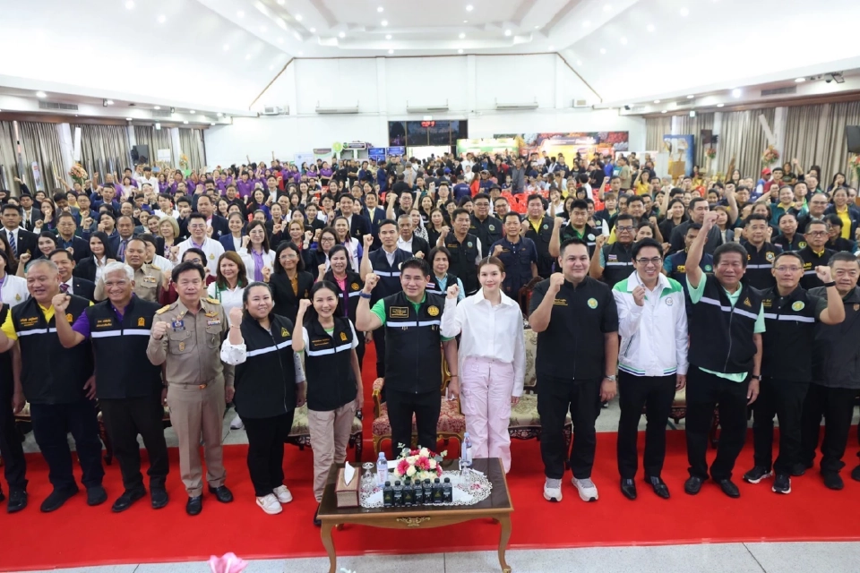 “ธรรมนัส-นฤมล”เยี่ยมโรงเรียนนนทบุรี เร้งสร้างขวัญกำลังใจครู