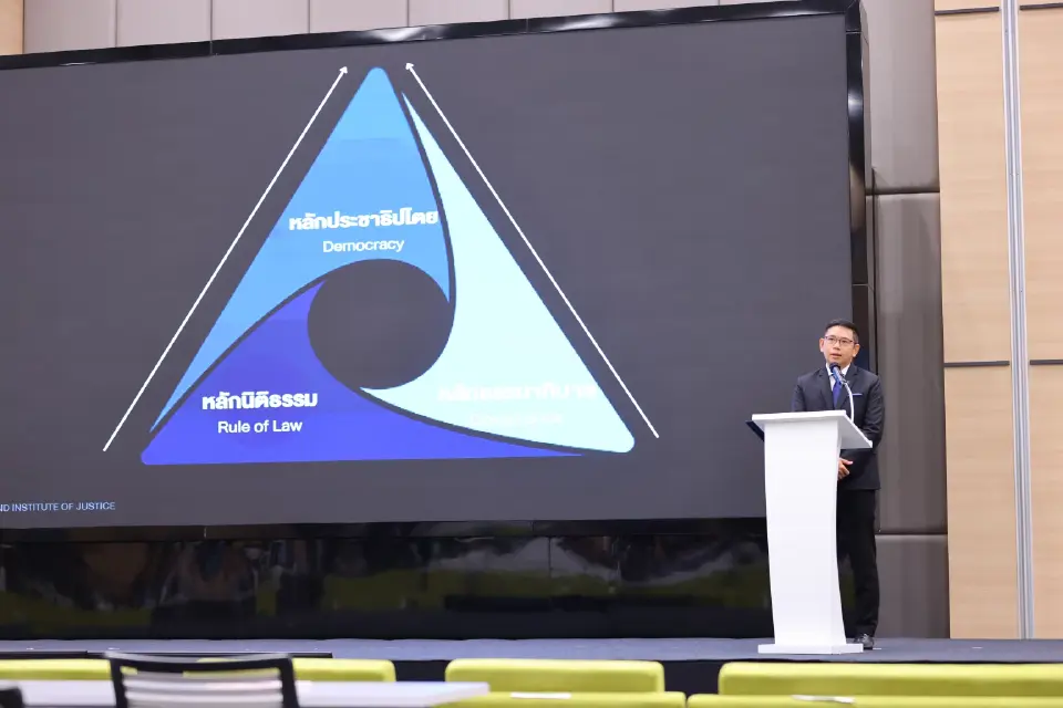 ดร.พิเศษ สอาดเย็น ผู้อำนวยการสถาบันเพื่อการยุติธรรมแห่งประเทศไทย (TIJ) 