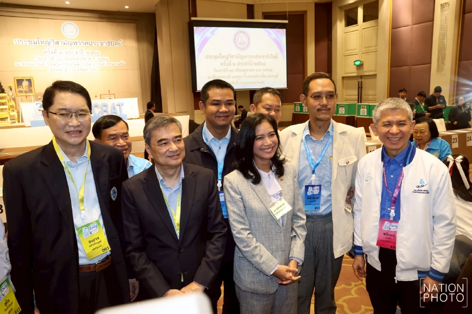 อภิสิทธิ์ เวชชาชีวะ หัวหน้าพรรคประชาธิปัตย์