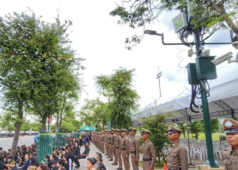 AIS ร่วมถวายความอาลัย “สมเด็จพระพันปีหลวง” ขยายสัญญาณมือถือ 