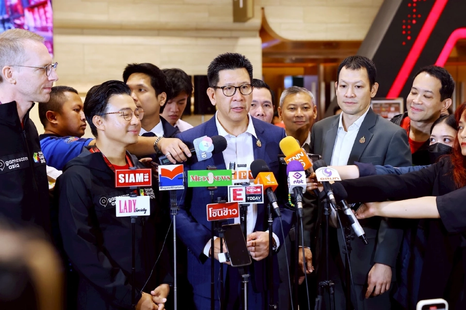 นายเอกนิติ นิติทัณฑ์ประภาศ รองนายกรัฐมนตรี และรัฐมนตรีว่าการกระทรวงการคลัง