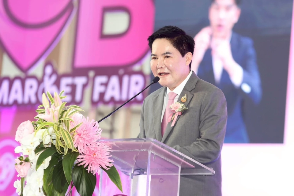 นายอัครา พรหมเผ่า รัฐมนตรีว่าการกระทรวงการพัฒนาสังคมและความมั่นคงของมนุษย์ (รมว.พม.) 