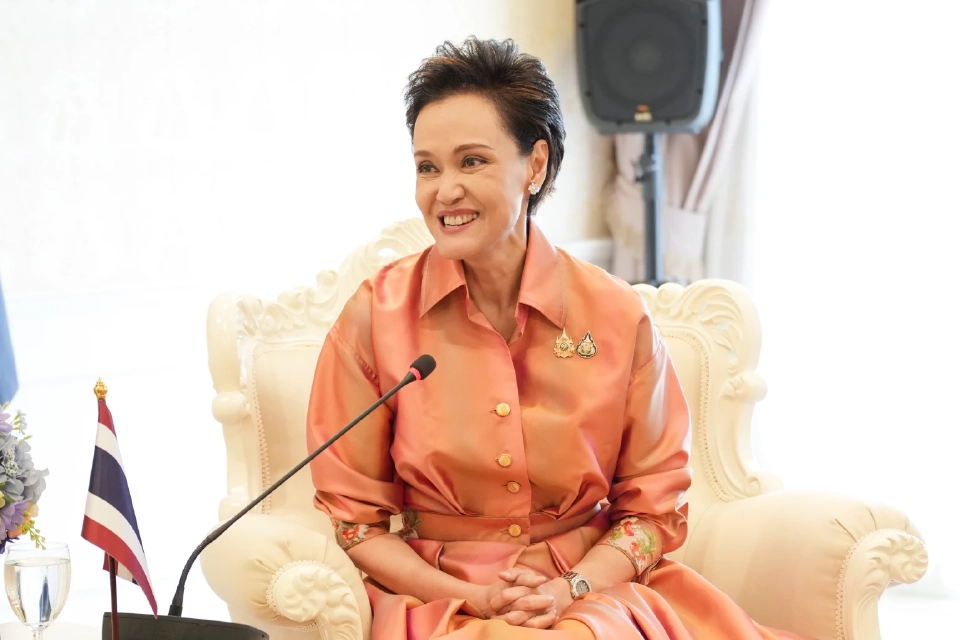 นางศุภจี สุธรรมพันธุ์ รัฐมนตรีว่าการกระทรวงพาณิชย์