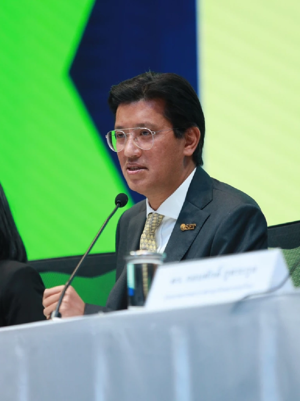 นายอัสสเดช คงสิริ กรรมการและผู้จัดการ ตลาดหลักทรัพย์ฯ