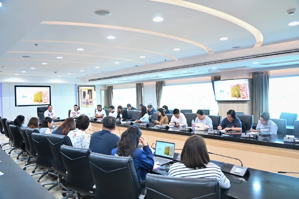 จัด 'มหกรรมธงฟ้า' 15 จังหวัดทั่วประเทศ หนุนลดค่าครองชีพ สร้างรายได้กว่า 200 ล้านบาท