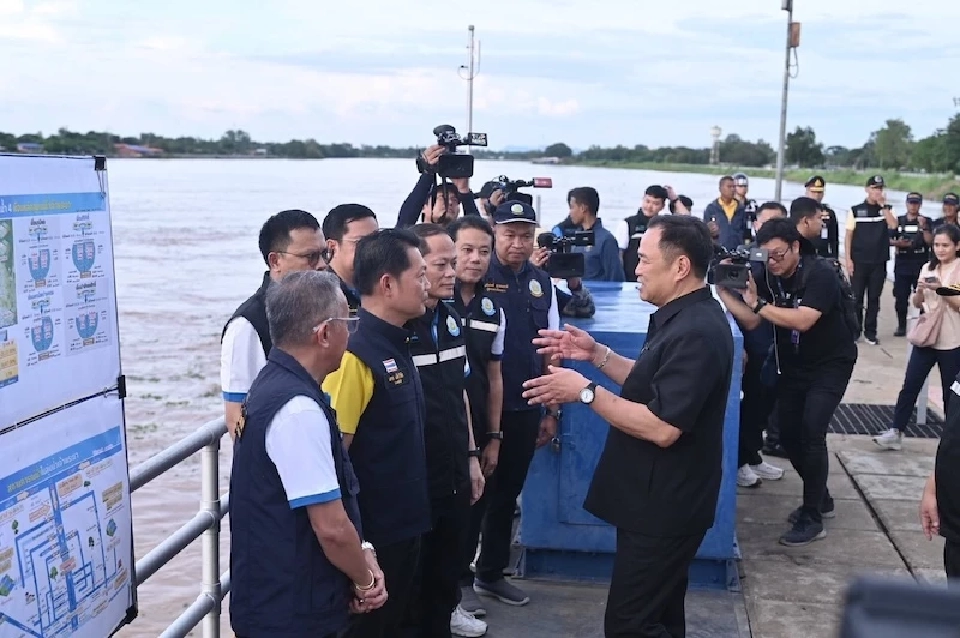 “อนุทิน” ลงพื้นที่อุทกภัย ดัน ครม. เยียวยาเงิน 9,000 บาท/ครัวเรือน