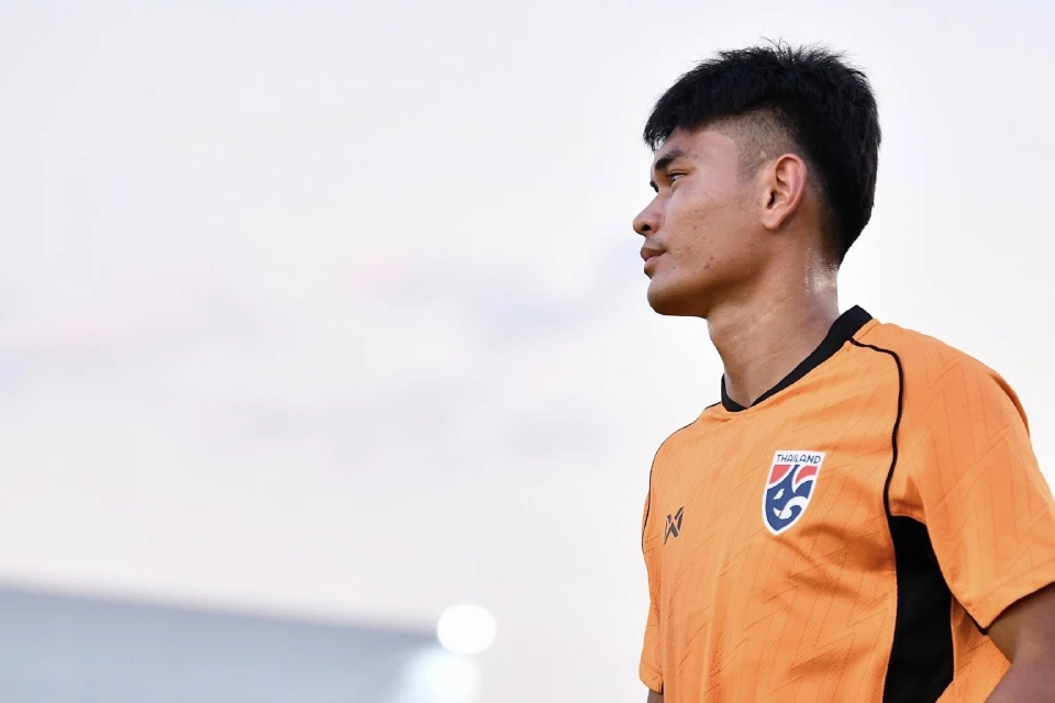 ธีรศักดิ์ เผยพิมาย กองหน้าจาก การท่าเรือ เอฟซี