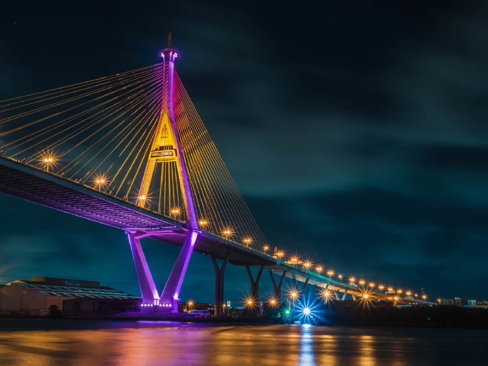 13 ตุลาคม ‘วันนวมินทรมหาราช’ ทช.เปิดไฟประดับสะพานภูมิพล