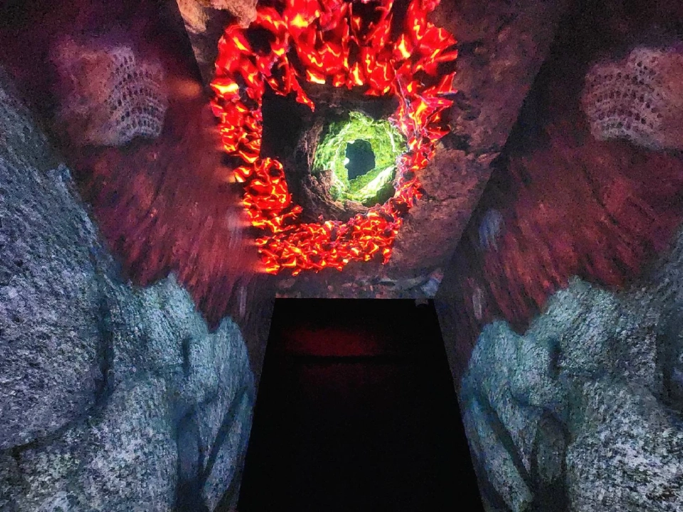 ว๊าวๆ '𝗙𝗼𝘀𝘀𝗶𝗹 & 𝗙𝗹𝗮𝗺𝗲' ร้านอาหารจูราสสิก เวิล์ด นอกธีมปาร์คแห่งแรกของโลก