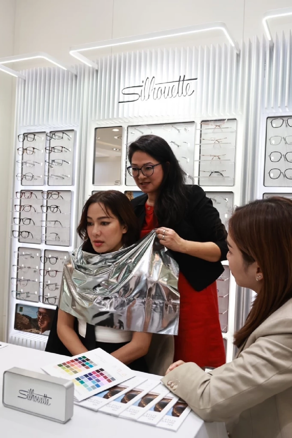 ชีวิตติดจอ-สังคมสูงวัย ดันตลาดแว่นตา 1.4 หมื่นล้านบูม อายลิ้งค์ บุกตลาดไฮเอนด์