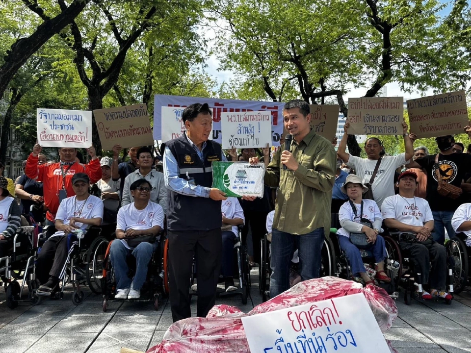 ภาคประชาชน บุกทำเนียบ ยื่นหนังสือถึงนายกฯ หยุดนโยบายเปิดขายน้ำเมายันหว่าง