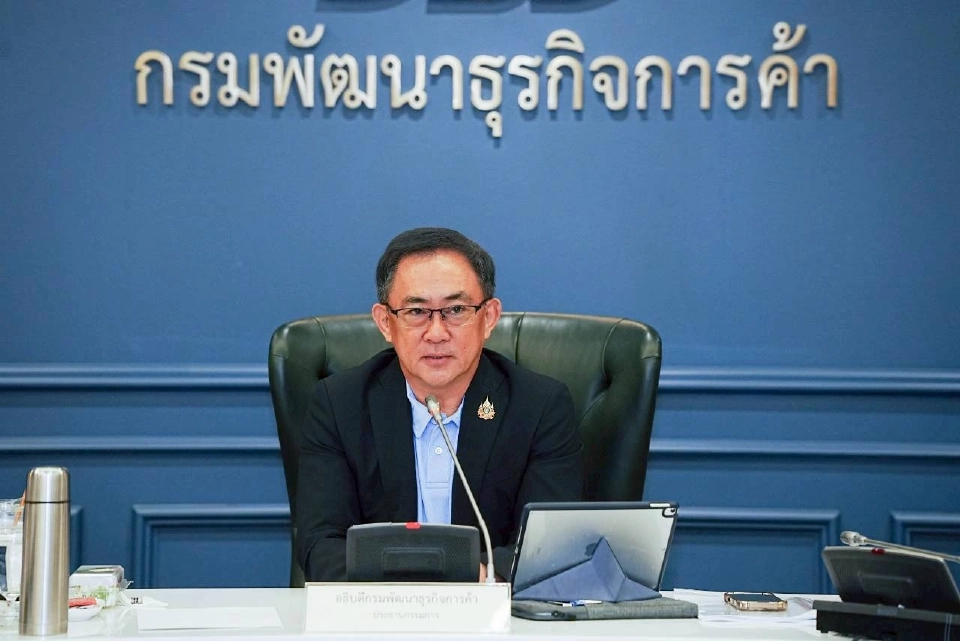 นายพูนพงษ์ นัยนาภากรณ์ อธิบดีกรมพัฒนาธุรกิจการค้า