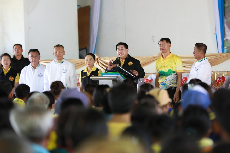 ธรรมนัส-นฤมลเร่งประสานงบซ่อมแซมโรงเรียนเสียหายน้ำท่วมสุโขทัย