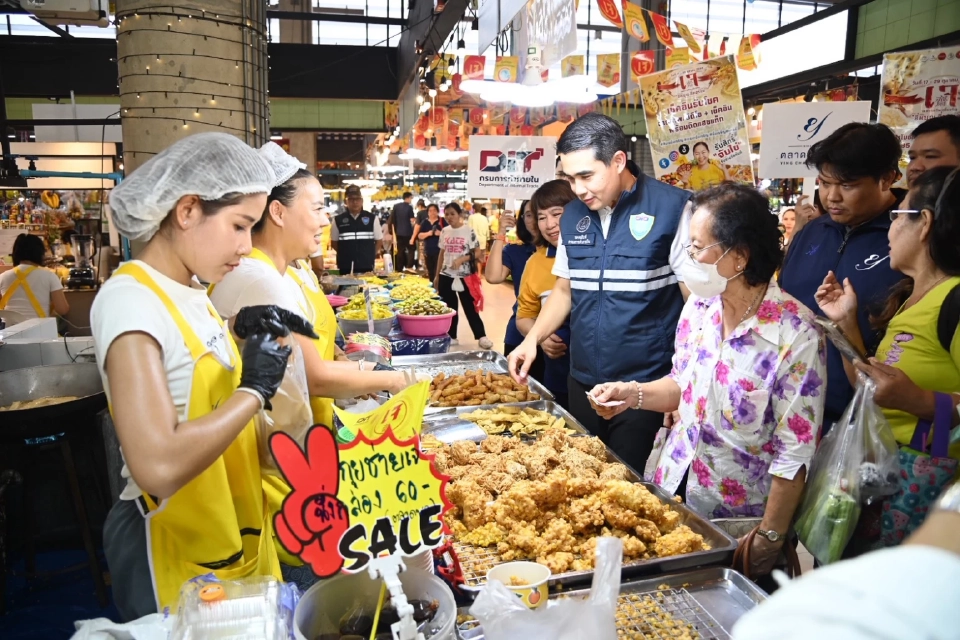 'เทศกาลกินเจ' ตลาดยิ่งเจริญ คึกคัก ประชาชนแห่ซื้อ ผัก–วัตถุดิบ ลดสูงสุด 56%