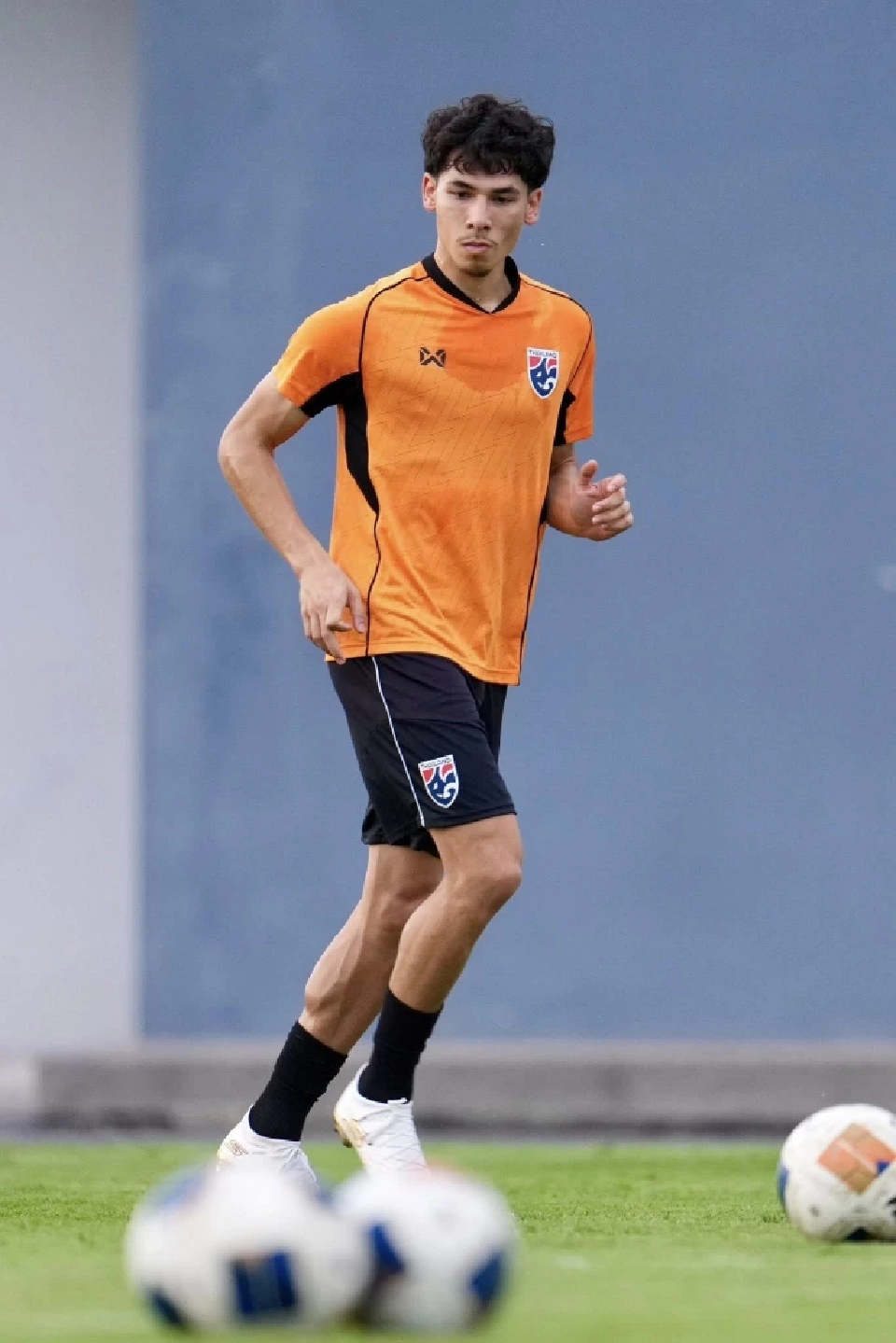 เบนจามิน เดวิส กองกลางทีมชาติไทย จากสโมสร อุทัยธานี เอฟซี